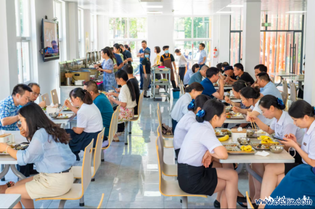 湖北多地公事一律扫码吃食堂 数字食堂引颈新风